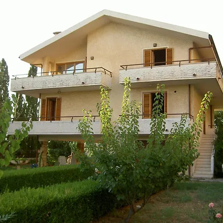 - Il Porticato Bed & Breakfast Paola